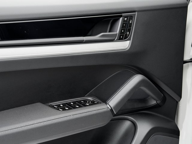 Certified 2026 Porsche Cayenne AWD/4WD image 8