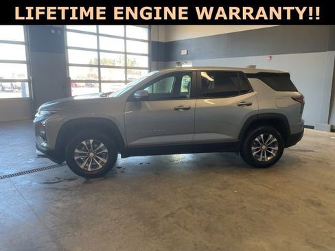 Used 2025 Chevrolet Equinox LT w/ Safety and Technology Package image 5