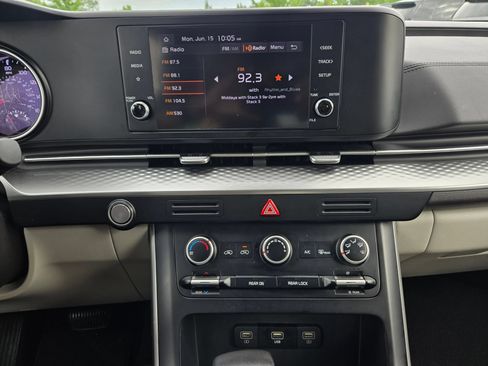 Used 2024 Kia Carnival LX FWD image 15