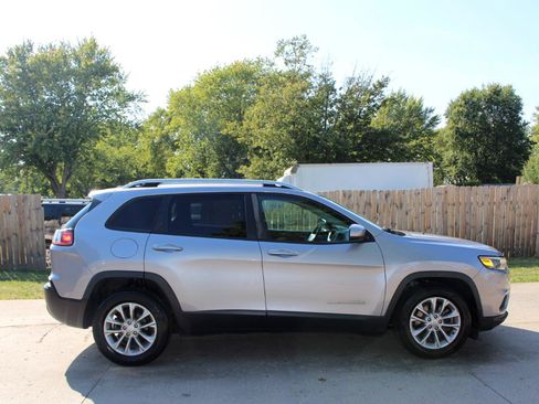 Used 2020 Jeep Cherokee Latitude FWD image 11