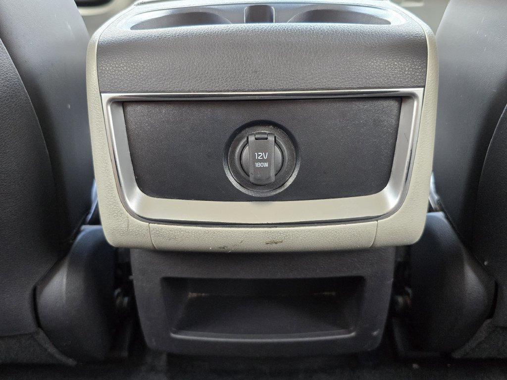 Certified 2022 Kia Carnival LX FWD image 17