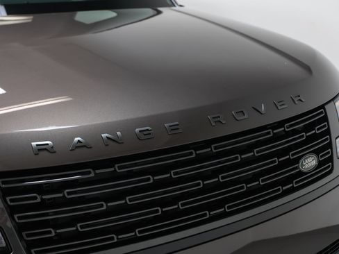 Used 2025 Land Rover Range Rover Long Wheelbase SE AWD/4WD image 17