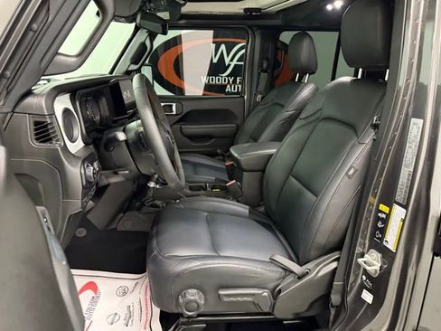 Used 2024 Jeep Gladiator Sport image 11