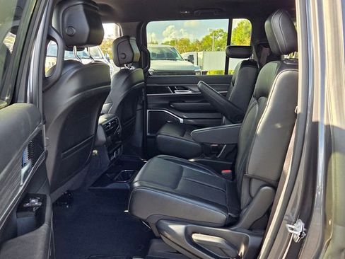 Used 2024 Jeep Wagoneer Series II AWD/4WD image 10