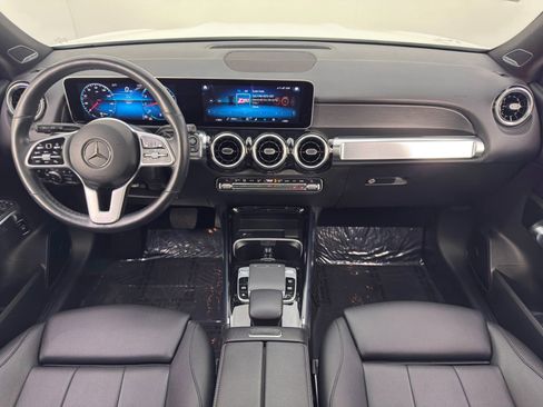 Used 2020 Mercedes-Benz GLB 250 4MATIC w/ Premium Package image 12