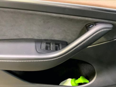 Used 2023 Tesla Model Y AWD image 33