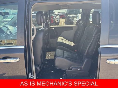 Used 2016 Chrysler Town & Country Touring w/ Driver Convenience Group image 12