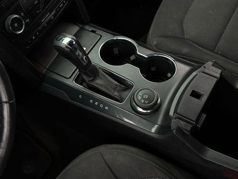 Used 2017 Ford Explorer XLT image 24