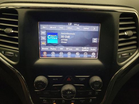 Used 2021 Jeep Grand Cherokee Laredo image 25