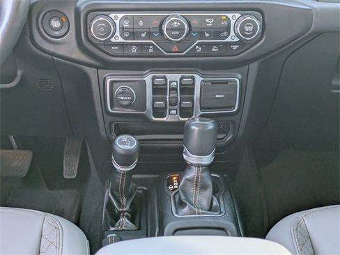 Used 2022 Jeep Gladiator Overland image 20