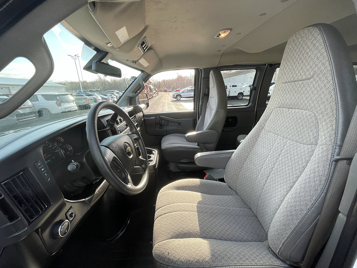 Used 2025 Chevrolet Express 3500 LT w/ LT Preferred Equipment Group RWD image 24