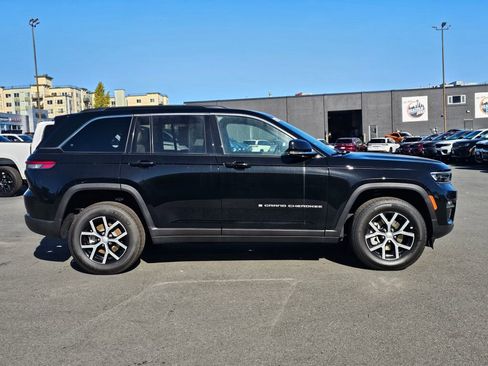 New 2025 Jeep Grand Cherokee Limited image 9