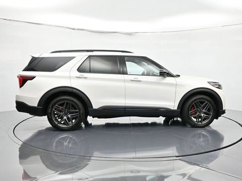 Certified 2025 Ford Explorer ST-Line w/ Premium Package image 4