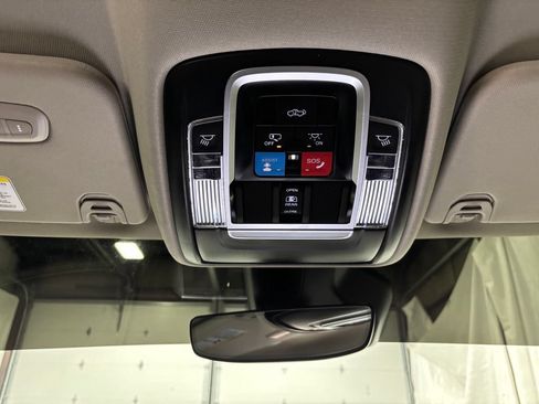 Used 2025 RAM 1500 Laramie AWD/4WD image 39