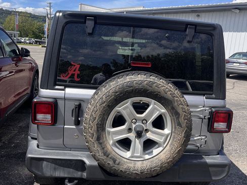 Used 2018 Jeep Wrangler Unlimited Sport S AWD/4WD image 5