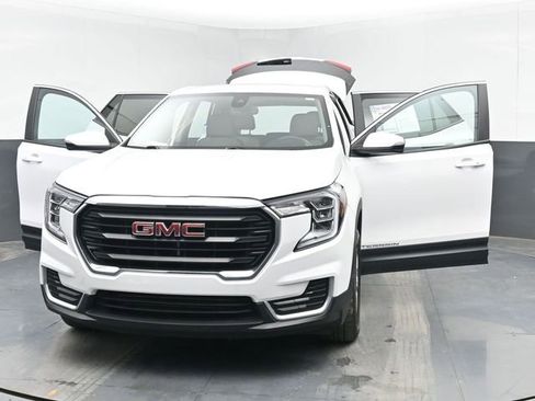 Used 2022 GMC Terrain SLE w/ LPO, Floor Liner Package image 45