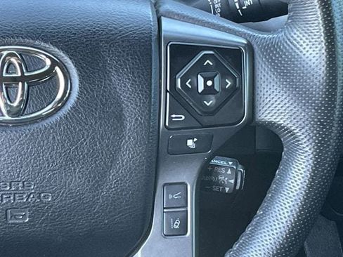 Used 2022 Toyota Tacoma TRD Off-Road w/ TRD Premium Off Road Package AWD/4WD image 14