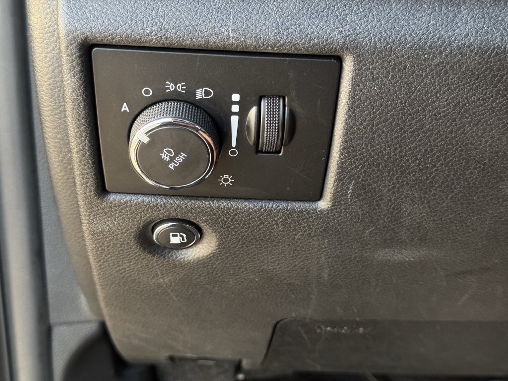 Used 2019 Jeep Grand Cherokee Overland AWD/4WD image 22