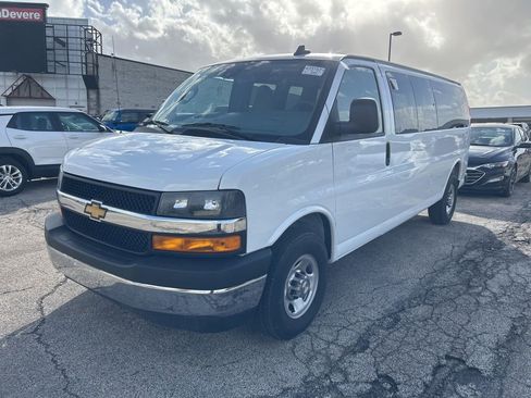 Used 2025 Chevrolet Express 3500 LT w/ LT Preferred Equipment Group RWD image 5
