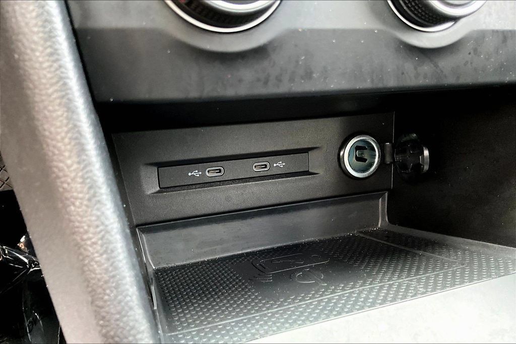 Used 2022 Volkswagen Taos SE FWD image 18