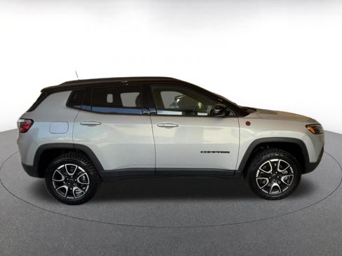 Used 2025 Jeep Compass Trailhawk AWD/4WD image 16