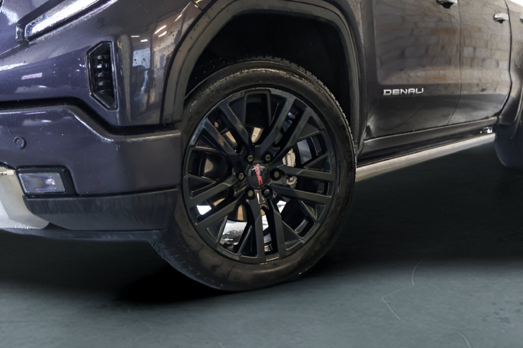Used 2025 GMC Sierra 1500 Denali w/ Denali Reserve Package AWD/4WD image 3