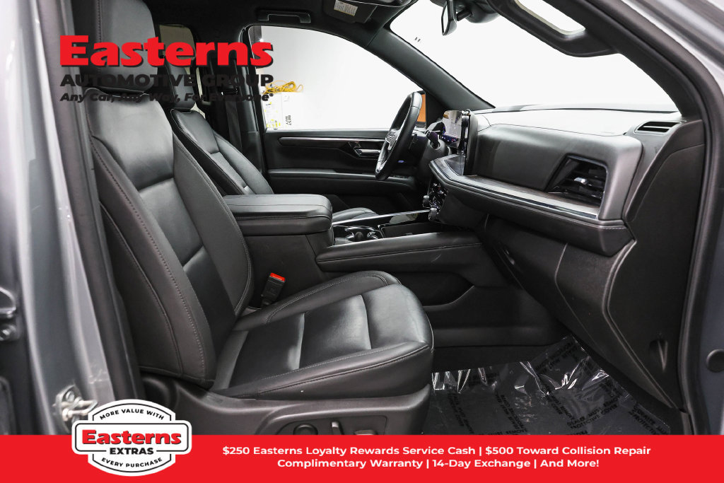 Used 2025 Chevrolet Suburban Z71 AWD/4WD image 27