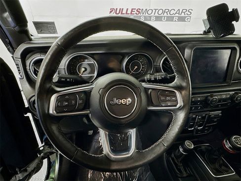 Used 2019 Jeep Wrangler Unlimited Sahara image 11