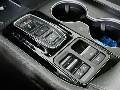 Certified 2025 Honda Pilot Touring image 22