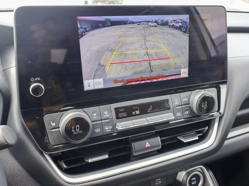 Used 2025 Toyota Grand Highlander XLE image 4