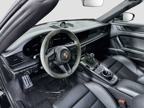 Certified 2022 Porsche 911 Targa 4 GTS AWD/4WD image 4