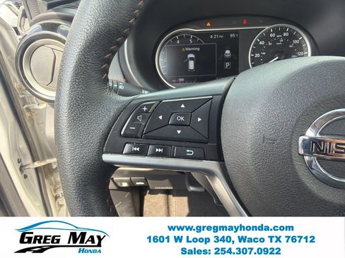 Used 2019 Nissan Kicks SR w/ SR Premium Package FWD image 12
