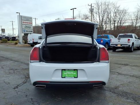 Used 2019 Chrysler 300 S image 10