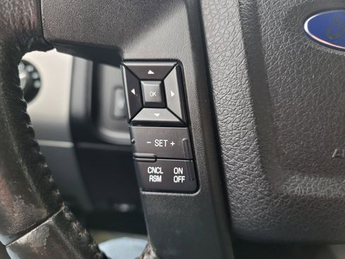 Used 2016 Ford Expedition XLT image 17