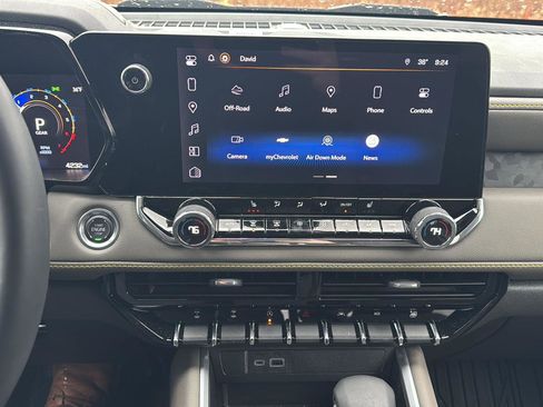 Used 2024 Chevrolet Colorado ZR2 w/ Safety Package image 15