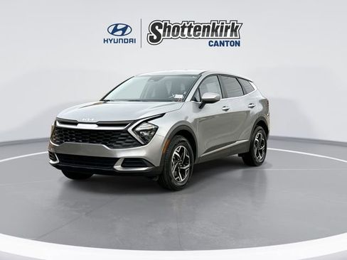 Used 2023 Kia Sportage LX image 4