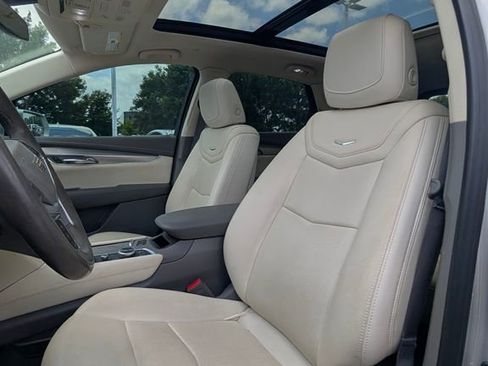 Used 2020 Cadillac XT5 Premium Luxury FWD image 6