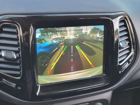 Used 2018 Jeep Compass Limited w/ Navigation Group image 10