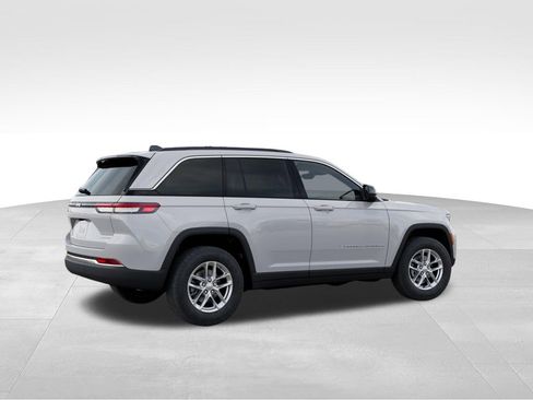 New 2025 Jeep Grand Cherokee Laredo X w/ Trailer Tow Package AWD/4WD image 4