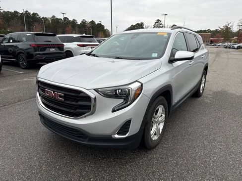 Used 2020 GMC Terrain SLE w/ Driver Convenience Package image 4