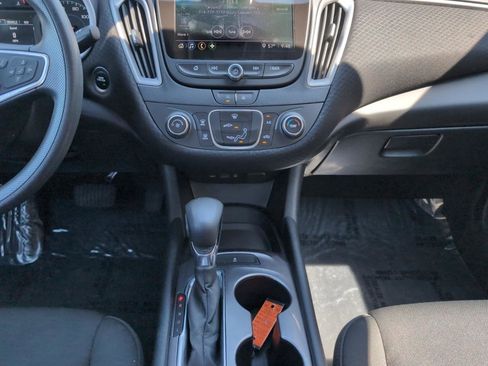 Used 2021 Chevrolet Malibu LS FWD image 17