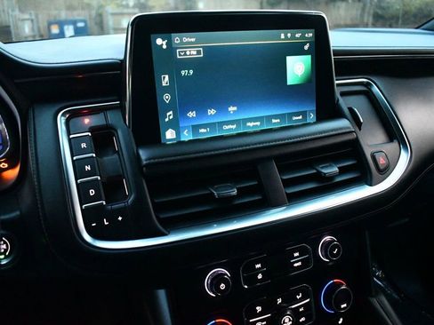 Used 2022 Chevrolet Suburban LT image 15