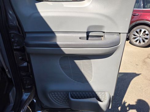 Used 2002 Ford F250 Lariat image 9