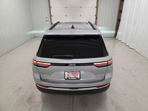 New 2025 Jeep Grand Cherokee Limited image 5