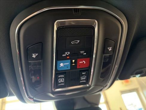 Used 2023 Jeep Grand Cherokee Altitude AWD/4WD image 11