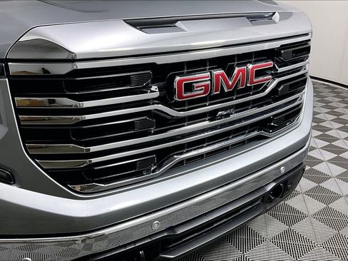 Used 2025 GMC Sierra 1500 SLT w/ SLT Premium Plus Package AWD/4WD image 30
