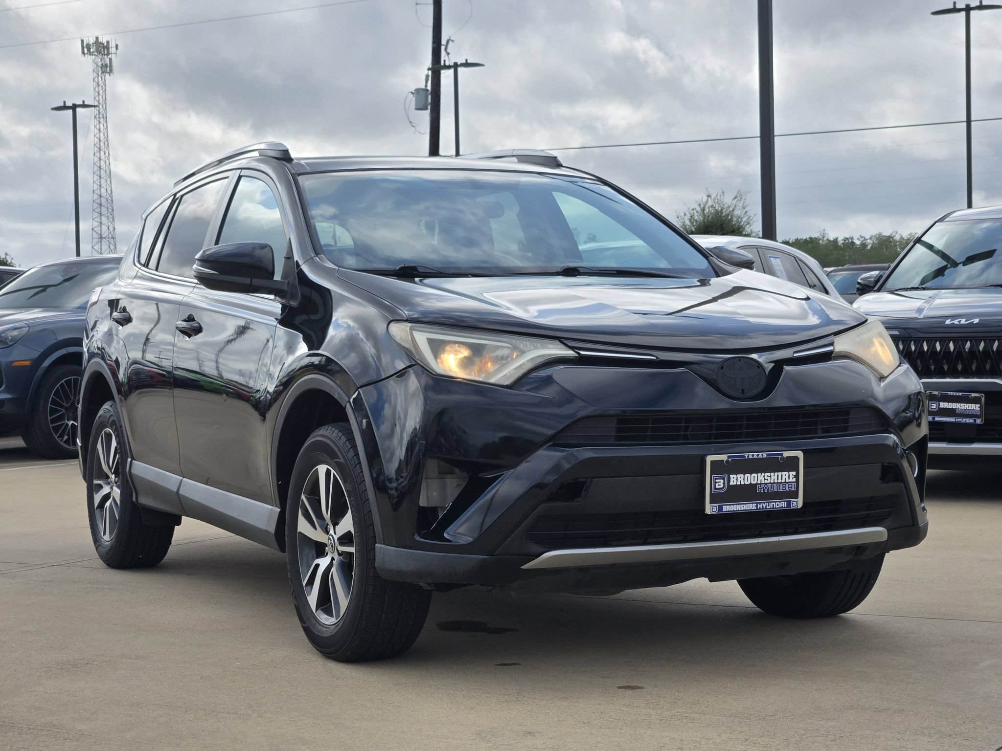 Used 2016 Toyota RAV4 XLE FWD image 3