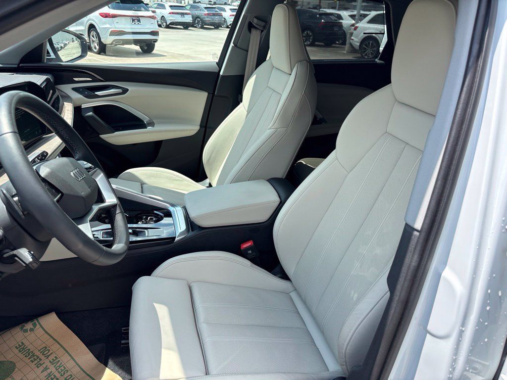 Used 2025 Audi Q5 Premium Plus w/ Premium Plus AWD/4WD image 16
