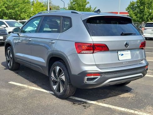 New 2024 Volkswagen Taos SE image 3