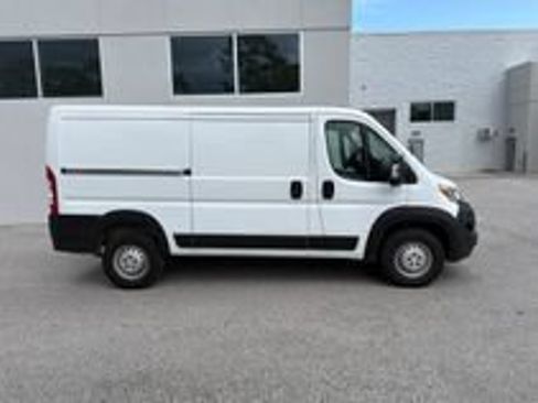 Used 2025 RAM ProMaster 2500 w/ Convenience Group FWD image 2